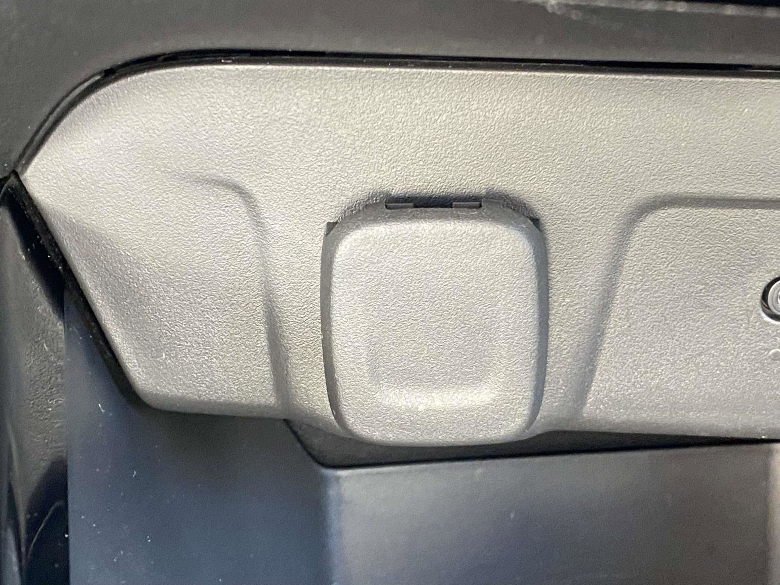 Used 2025 Chevrolet Trax LT image 8