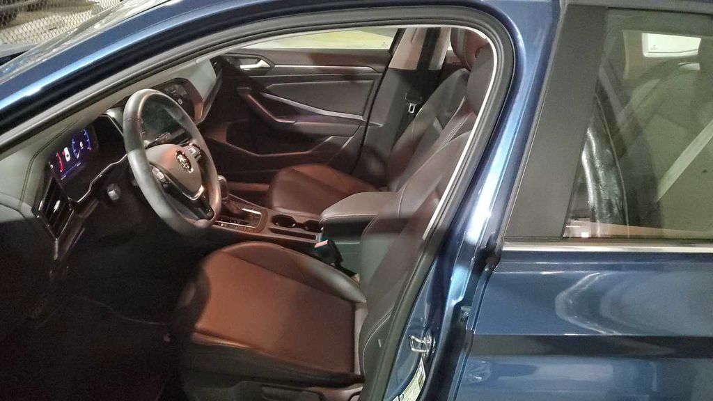 Used 2019 Volkswagen Jetta SEL image 25