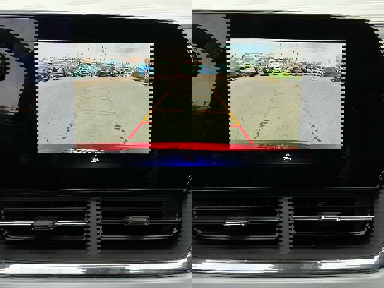 Used 2025 Chevrolet Trax LT image 30