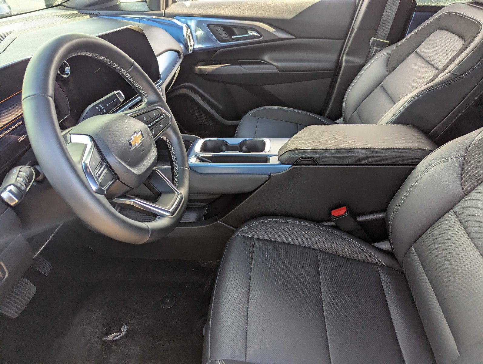 Certified 2025 Chevrolet Equinox EV LT w/ Convenience Package image 24