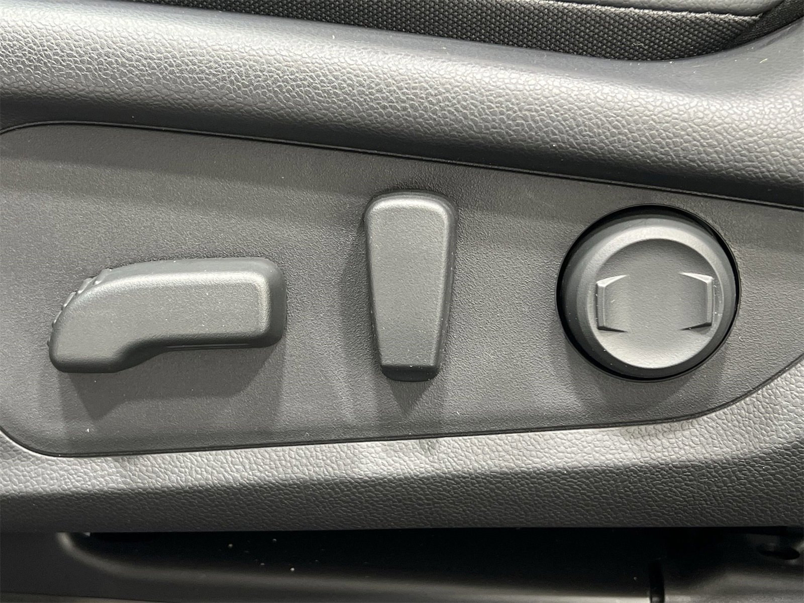 Certified 2025 Subaru Crosstrek 2.5i Limited w/ Crosstrek Mirror Package image 12