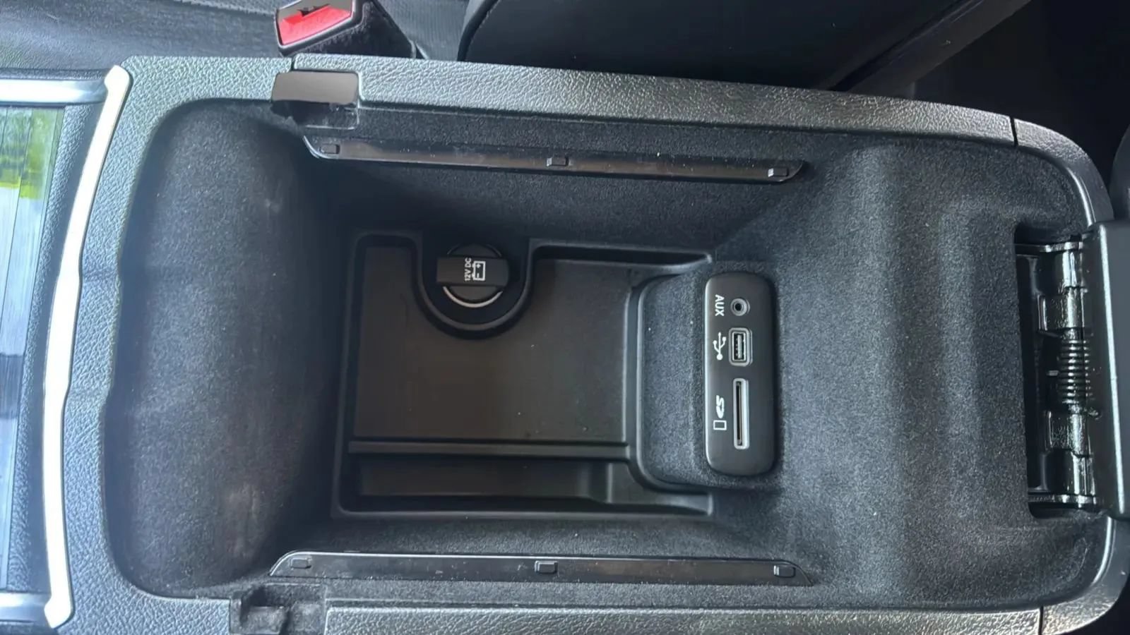Used 2016 Chrysler 300 C RWD image 15