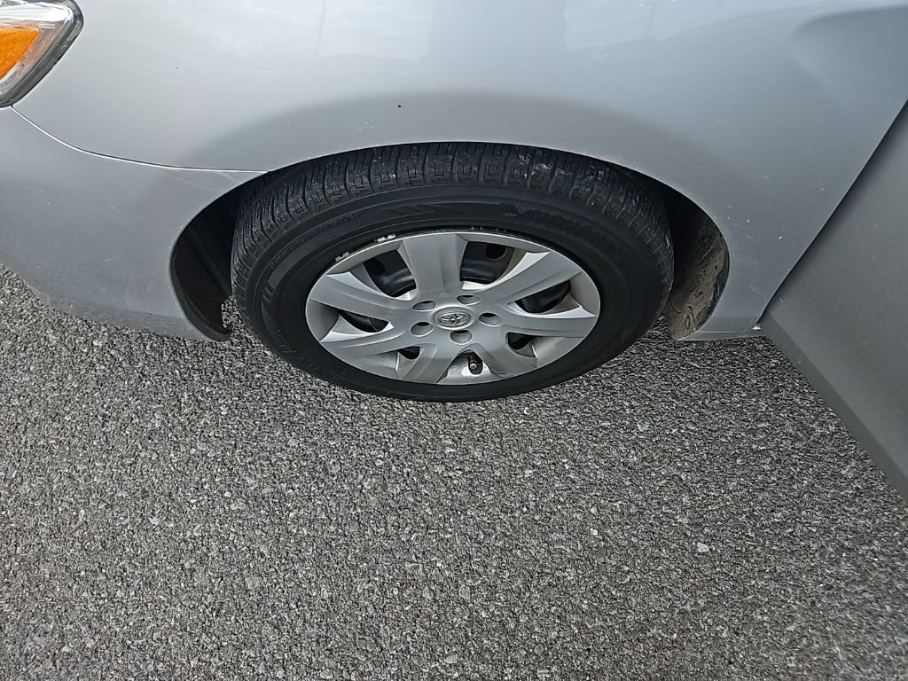 Used 2011 Toyota Camry LE image 14