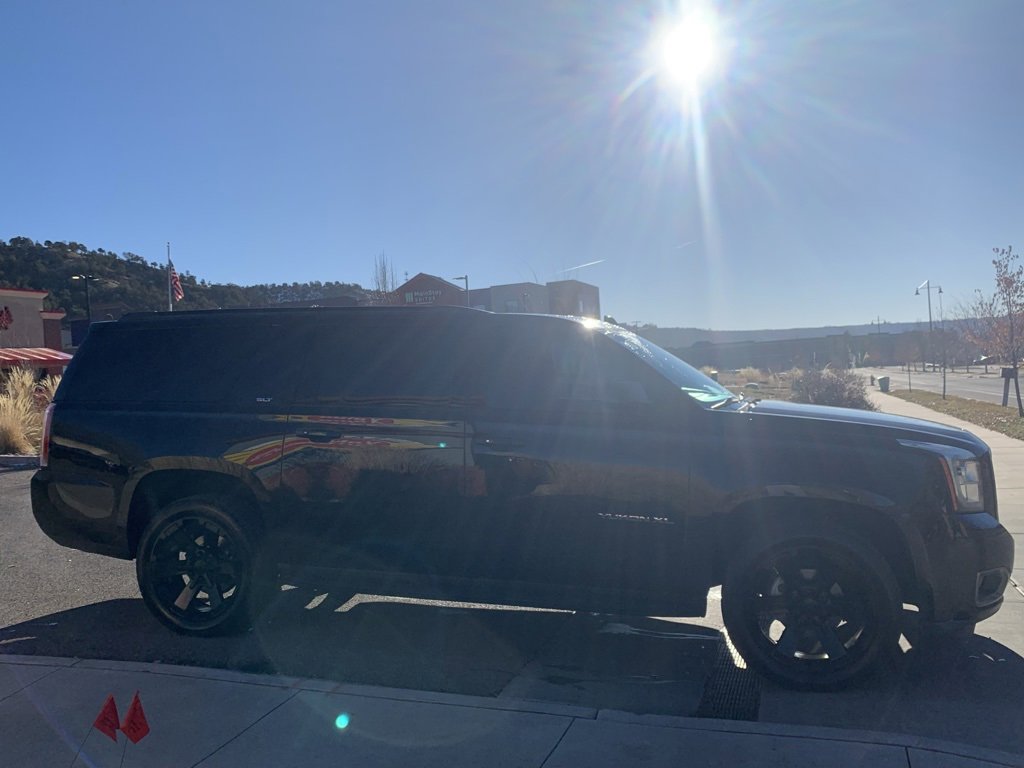 Used 2019 GMC Yukon XL SLT w/ Graphite Performance Edition image 9