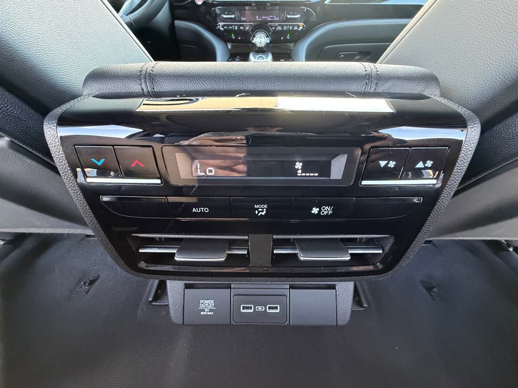 Used 2023 Acura MDX SH-AWD image 32