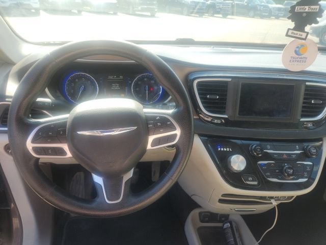 Used 2021 Chrysler Voyager Lxi FWD image 14
