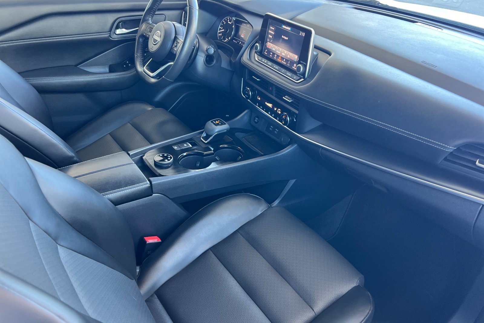 Used 2024 Nissan Rogue SV w/ SV Premium Package image 13