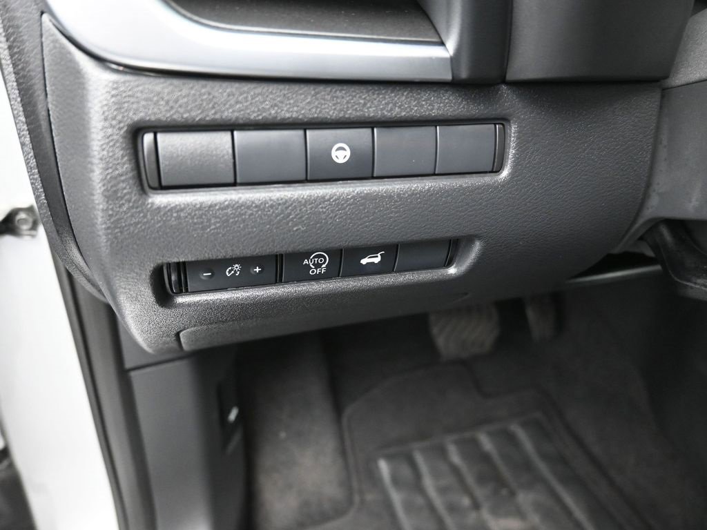 Used 2025 Nissan Rogue SV image 13