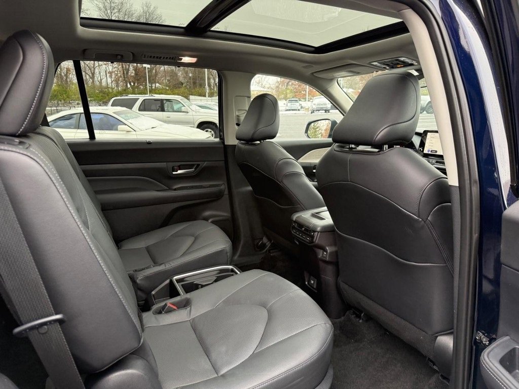 Certified 2025 Toyota Grand Highlander Limited image 15