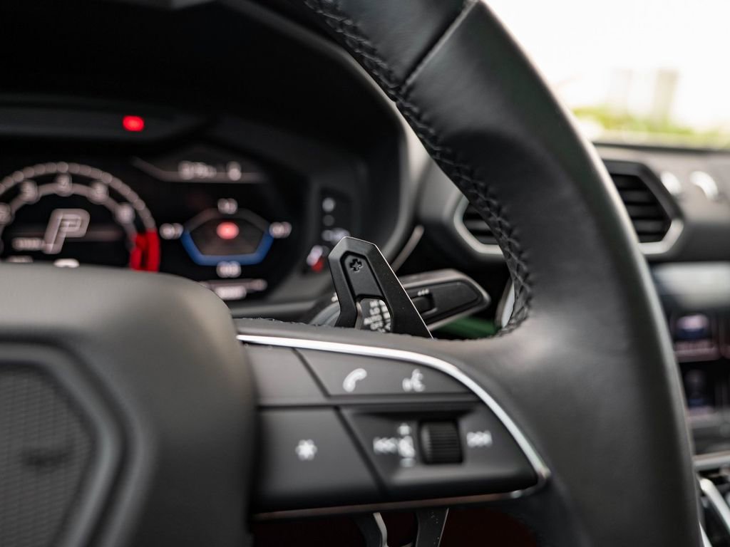 Used 2024 Lamborghini Urus S AWD/4WD image 13