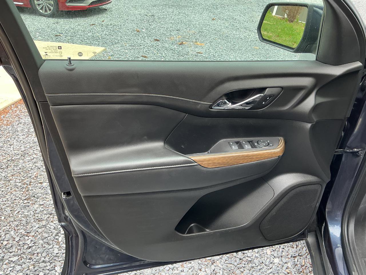 Used 2019 GMC Acadia SLE image 9