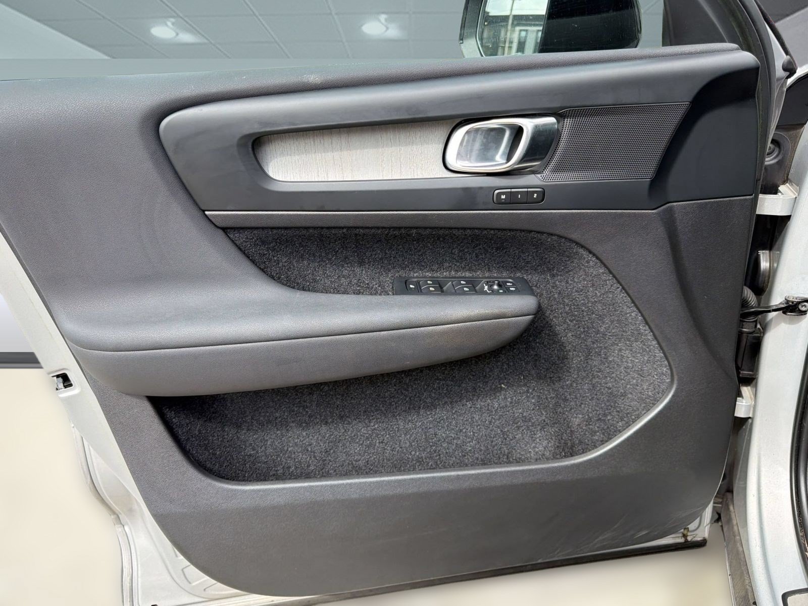 Certified 2023 Volvo XC40 B4 Plus w/ Protection Package Premier FWD image 20
