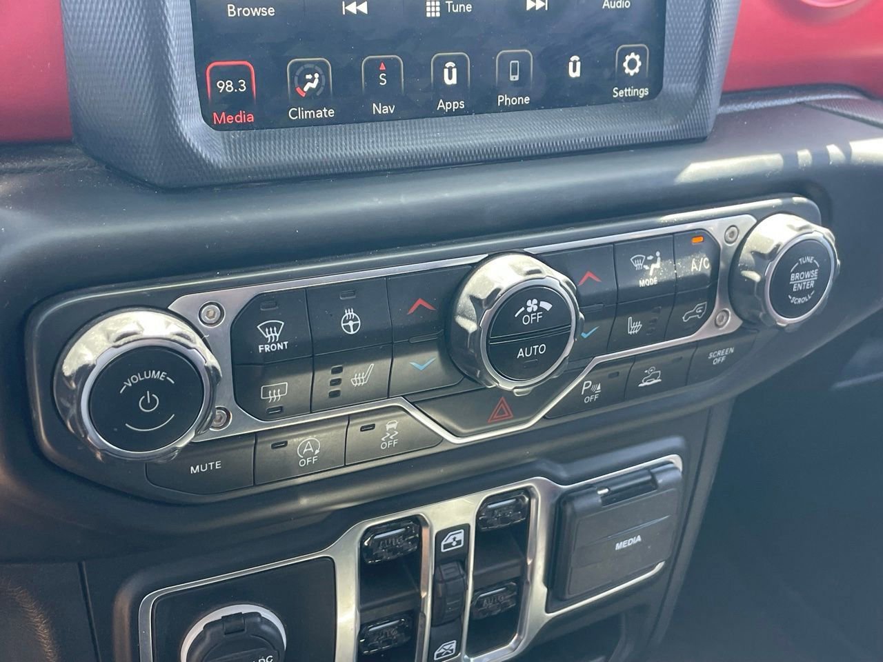 Used 2020 Jeep Gladiator Rubicon AWD/4WD image 8