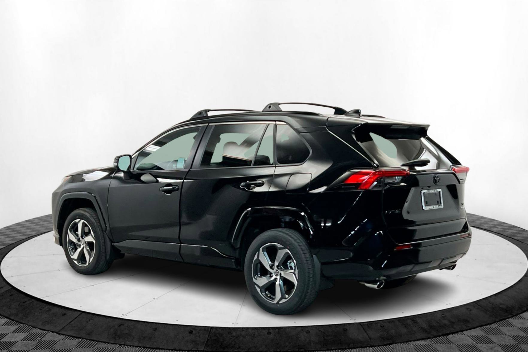 Used 2025 Toyota RAV4 SE w/ Weather & Moonroof Package image 3