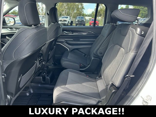 Used 2022 Jeep Grand Cherokee L Laredo w/ Luxury Tech Group I image 15
