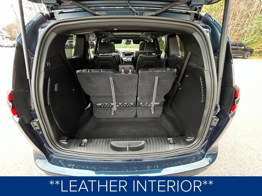 Used 2025 Chrysler Pacifica Limited image 9