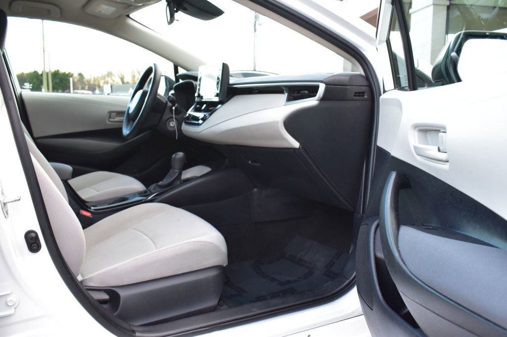 Used 2022 Toyota Corolla LE image 19