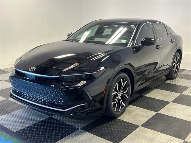 Used 2024 Toyota Crown XLE image 3