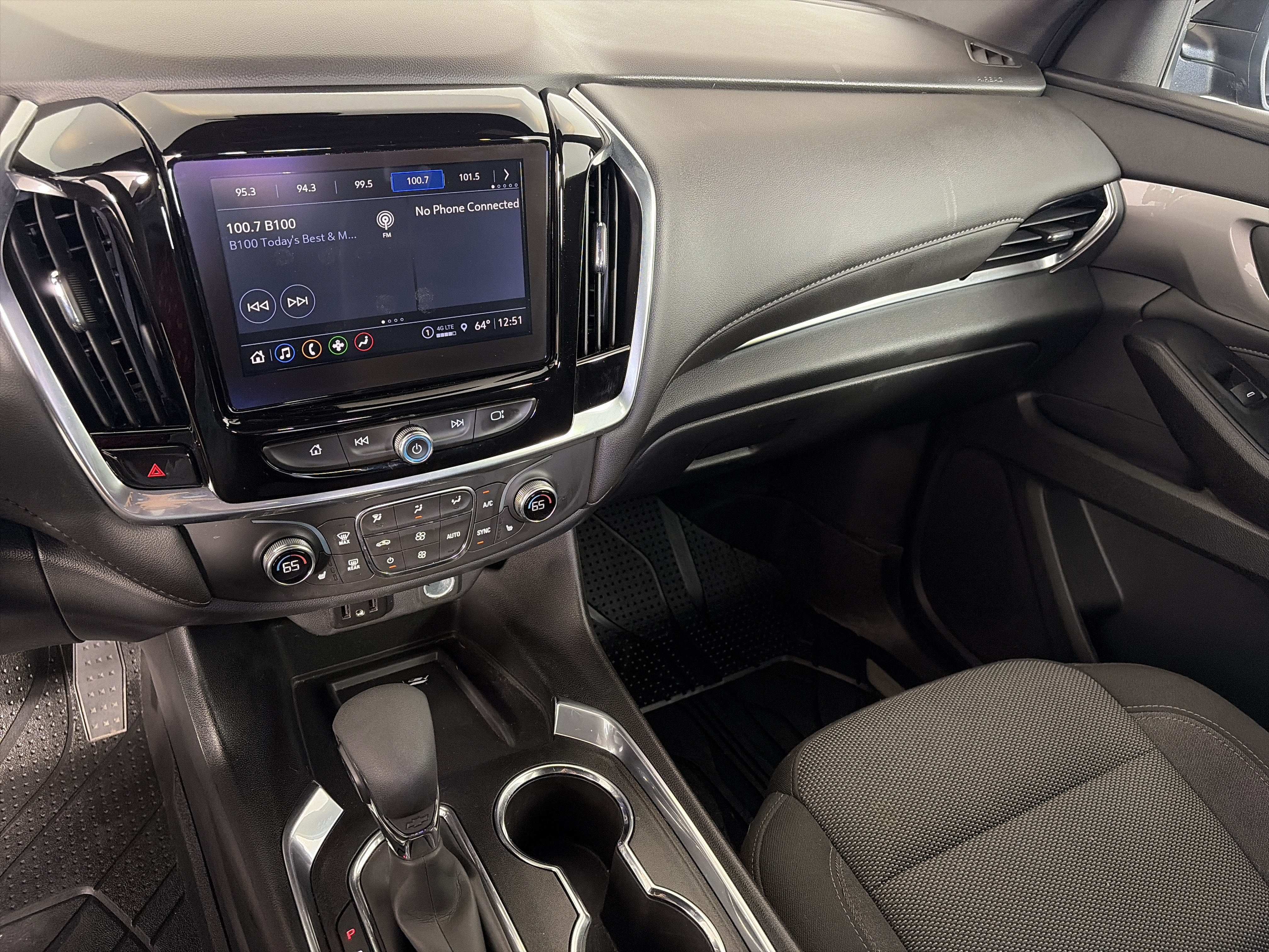 Used 2023 Chevrolet Traverse LT w/ LPO, Floor Liner Package AWD/4WD image 4