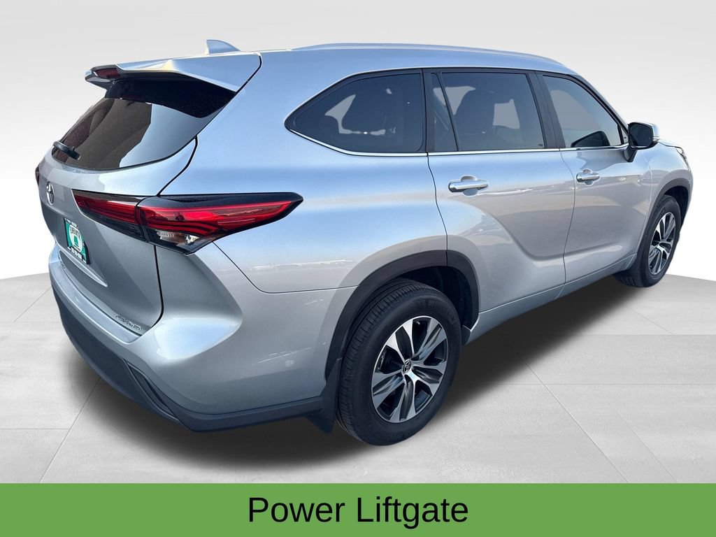 Used 2023 Toyota Highlander XLE AWD/4WD image 8
