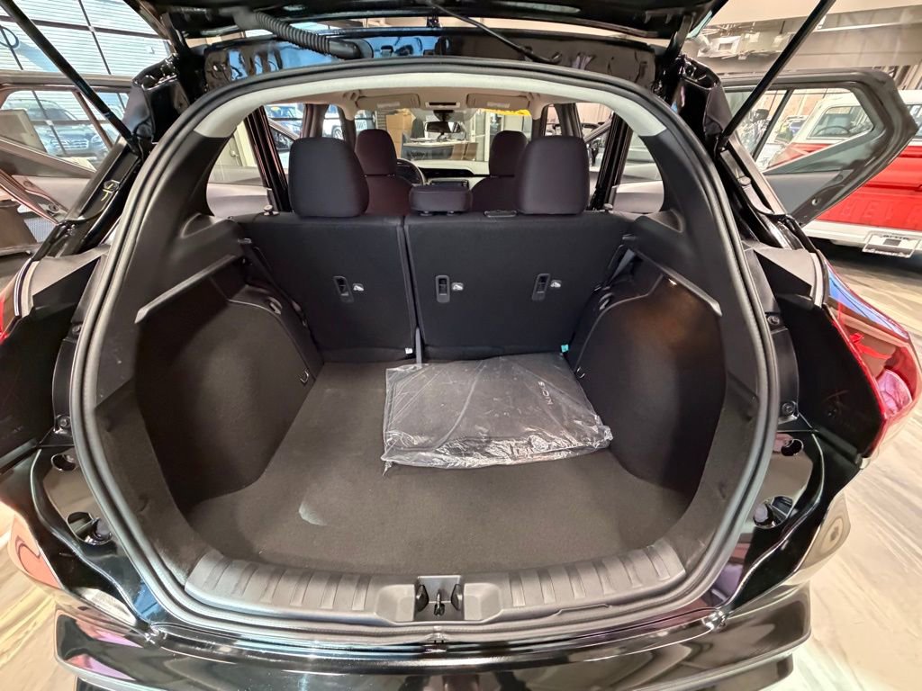 Used 2023 Nissan Kicks SR image 45