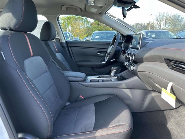 New 2025 Nissan Sentra SR w/ Midnight Edition image 10