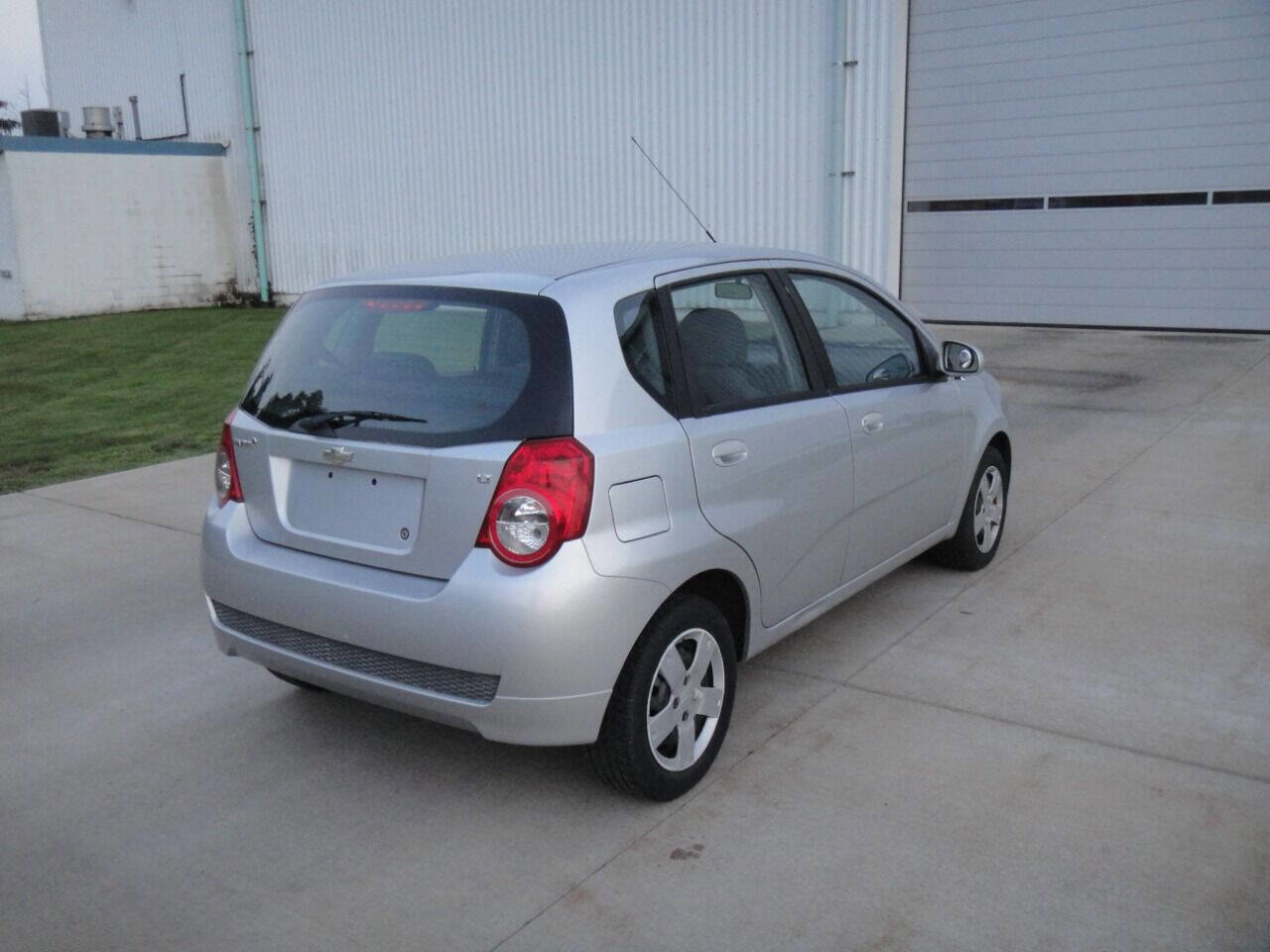 Used 2011 Chevrolet Aveo5 LT w/ Power and Convenience Package image 7