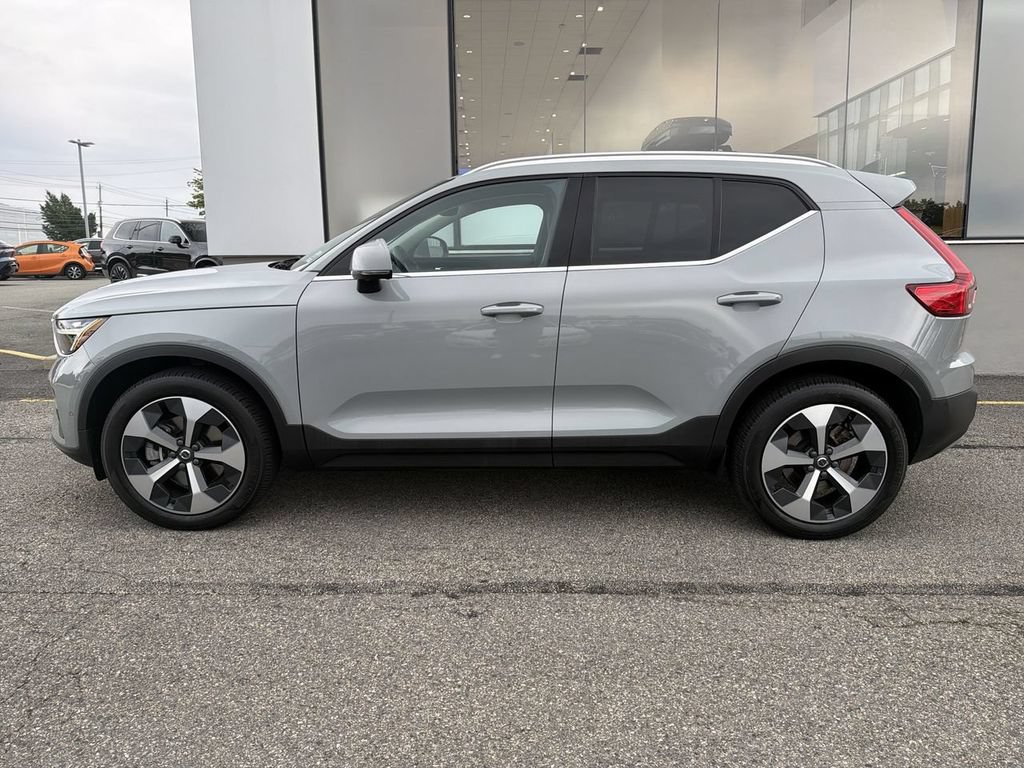 Certified 2024 Volvo XC40 B5 Plus w/ Climate Package AWD/4WD image 5
