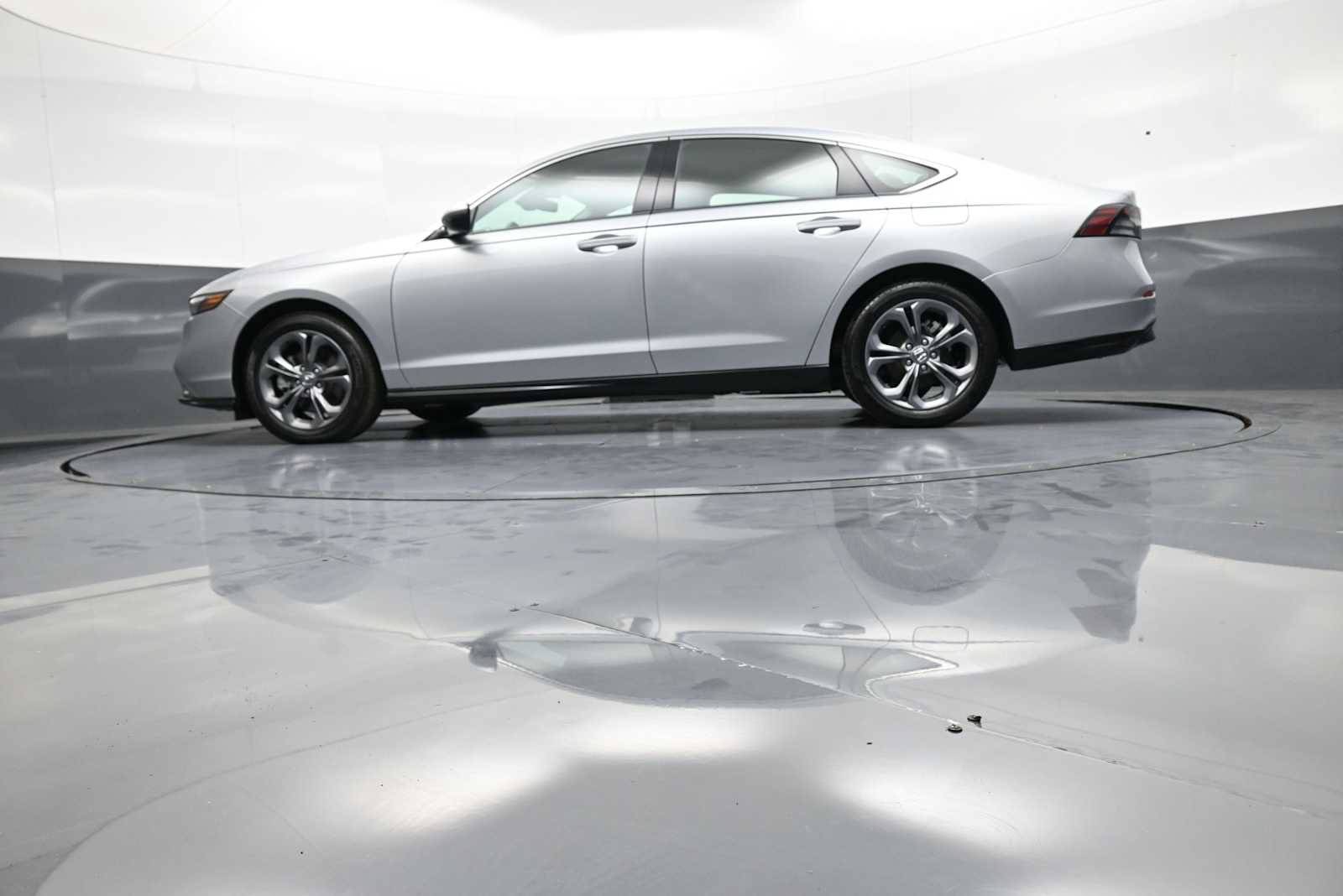 Used 2025 Honda Accord EX-L image 32
