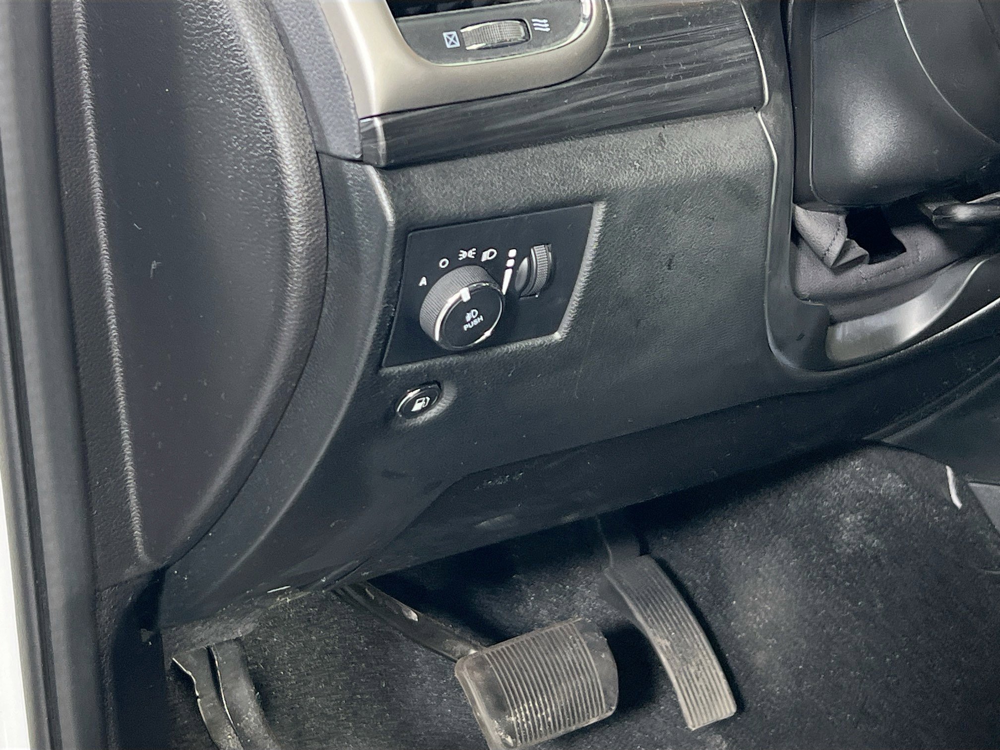 Used 2022 Jeep Grand Cherokee Laredo X image 10