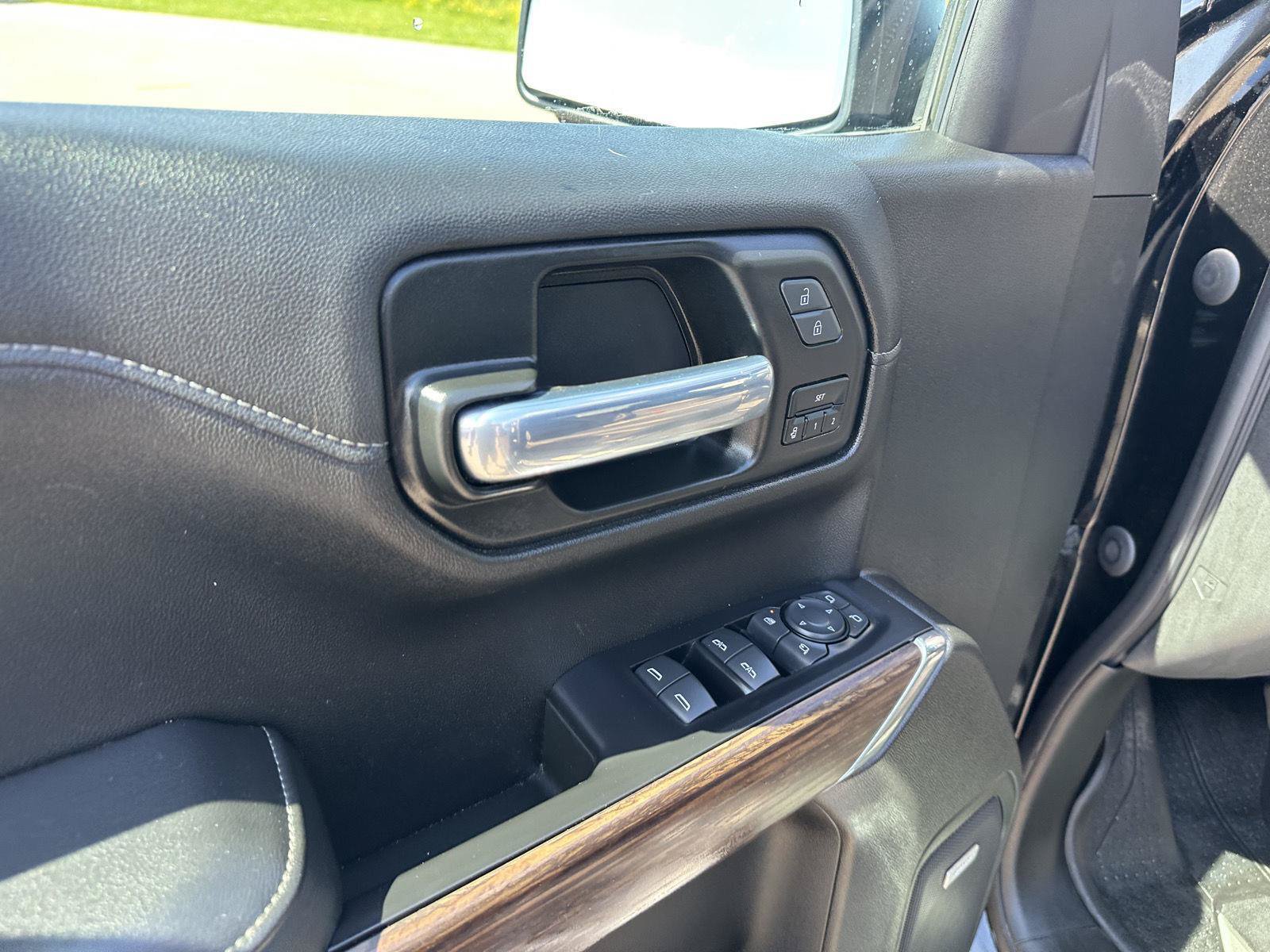 Used 2021 Chevrolet Silverado 1500 High Country w/ Technology Package AWD/4WD image 17