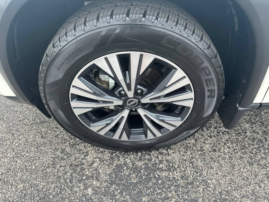 Used 2023 Nissan Rogue SV FWD image 9