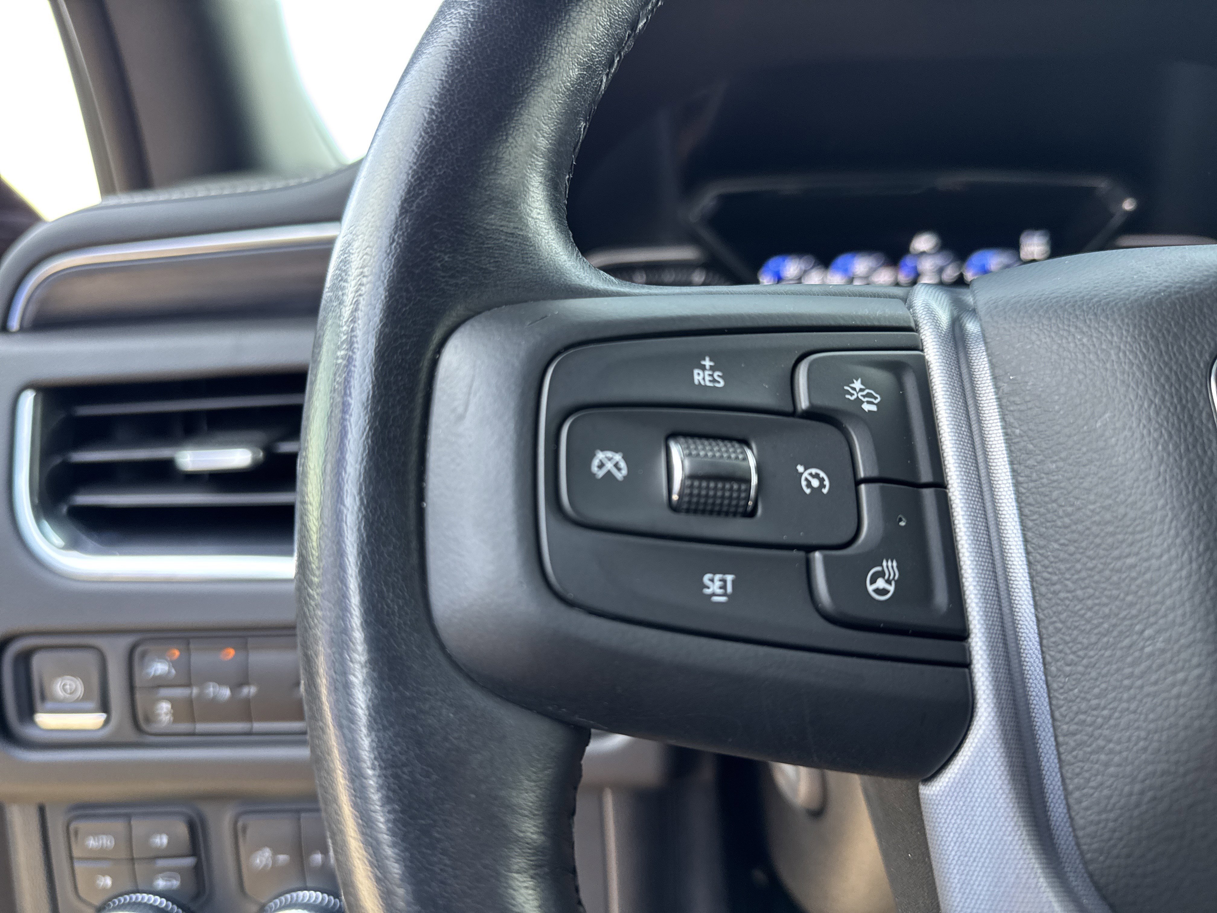 Used 2021 GMC Yukon SLT w/ SLT Premium Package image 20