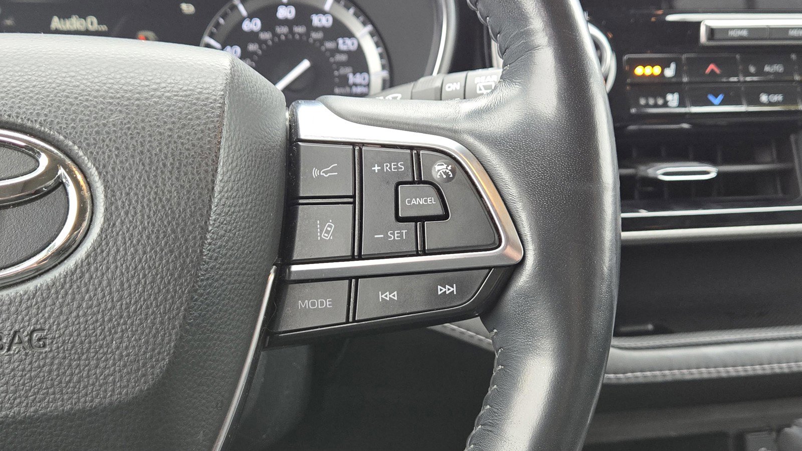 Used 2020 Toyota Highlander Platinum image 13