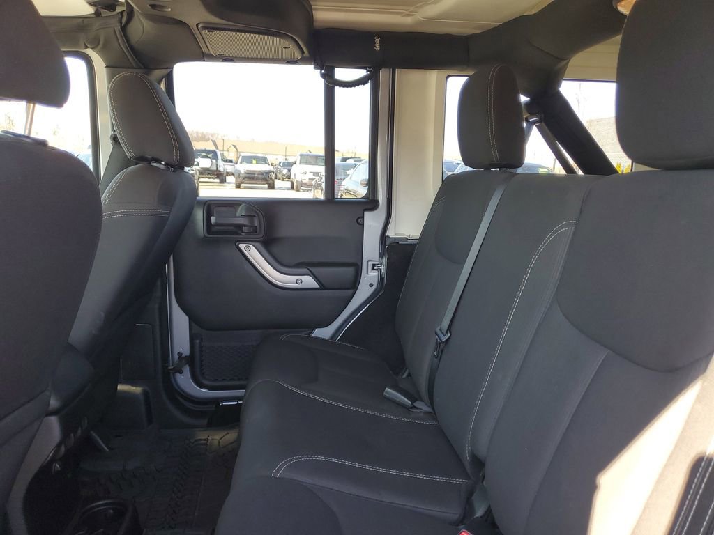 Used 2017 Jeep Wrangler Unlimited Sahara w/ Connectivity Group image 20
