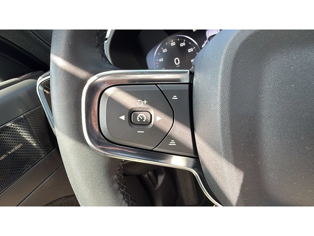 Used 2022 Volvo XC40 T5 R-Design w/ Advanced Package AWD/4WD image 25