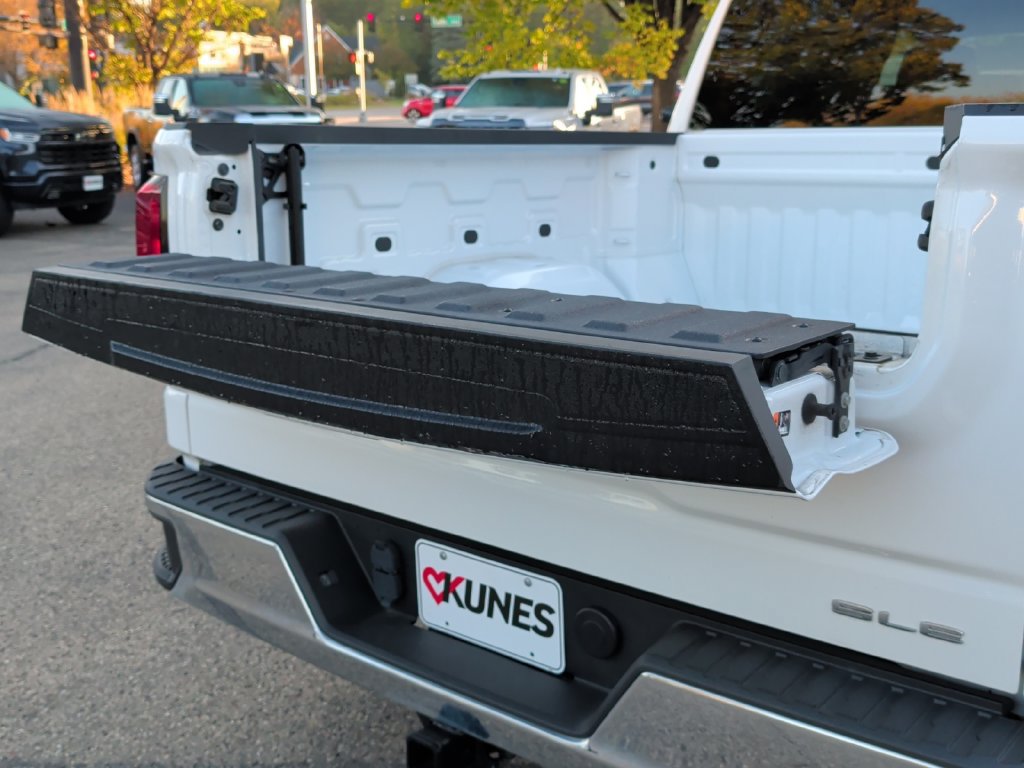 Used 2023 GMC Sierra 1500 SLE AWD/4WD image 46