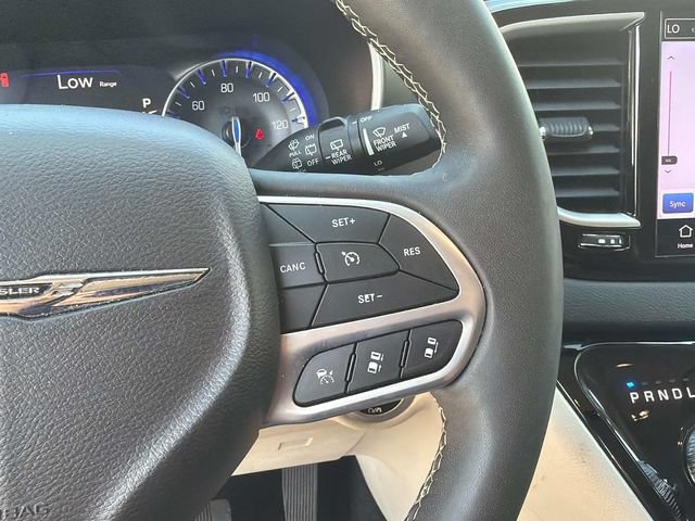 Used 2024 Chrysler Pacifica Touring-L FWD image 33