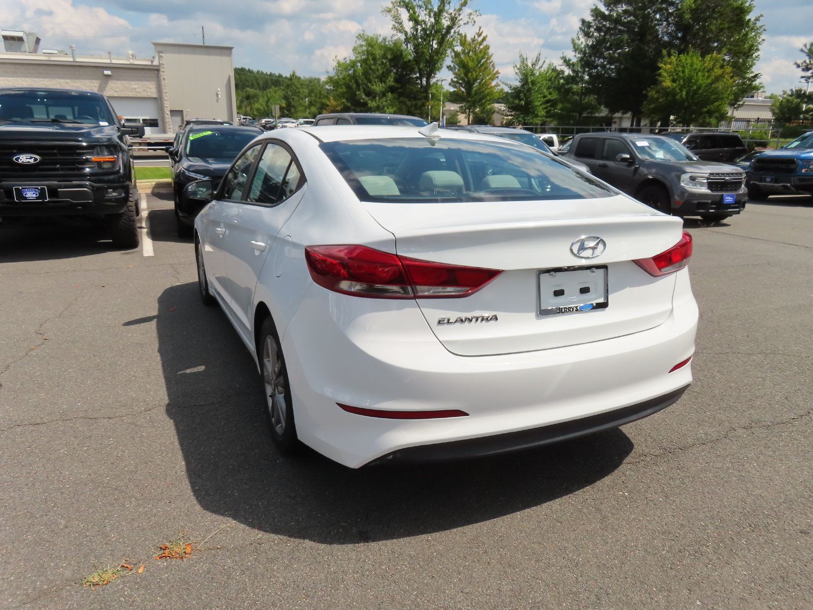 Used 2017 Hyundai Elantra SE FWD image 6