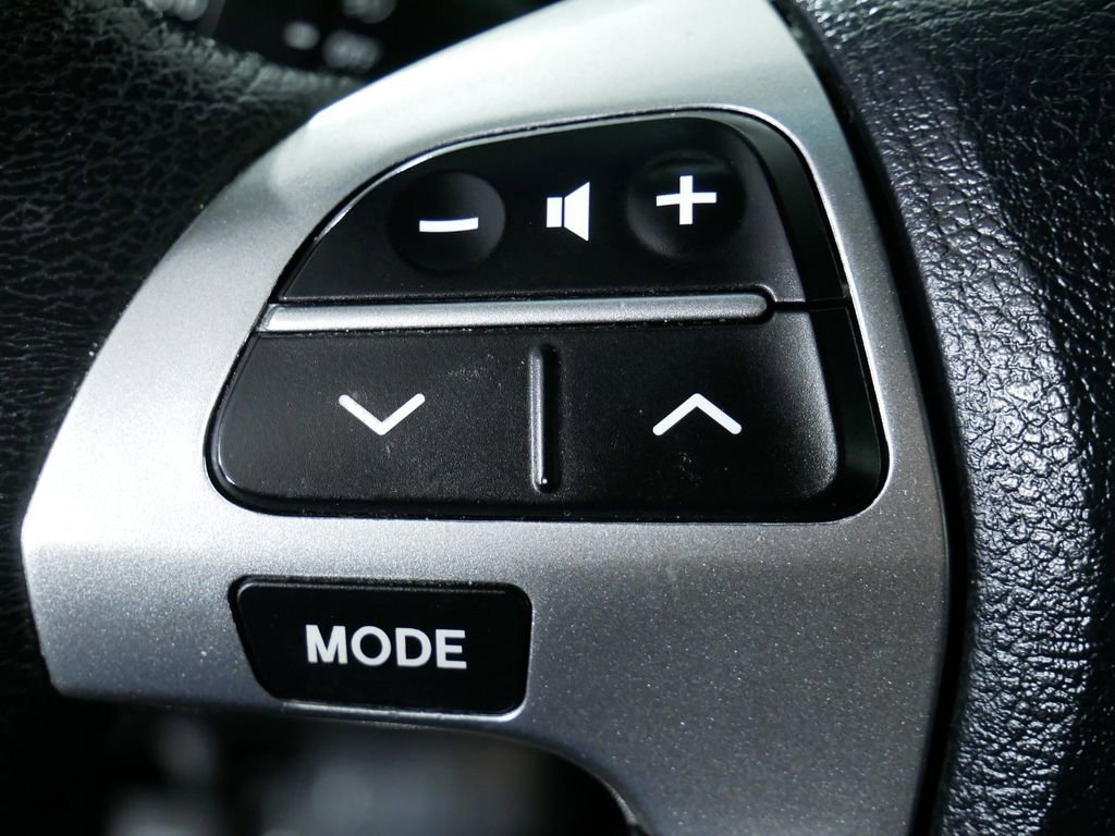 Used 2012 Toyota Highlander Limited w/ Tow Pkg image 25