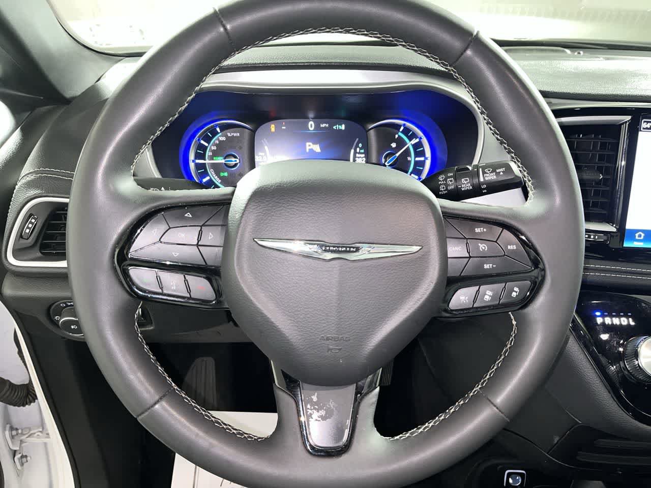 Used 2024 Chrysler Pacifica Limited image 16