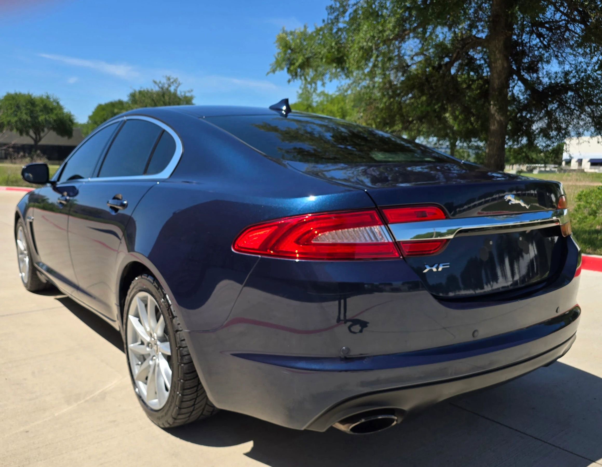 Used 2013 Jaguar XF RWD image 7
