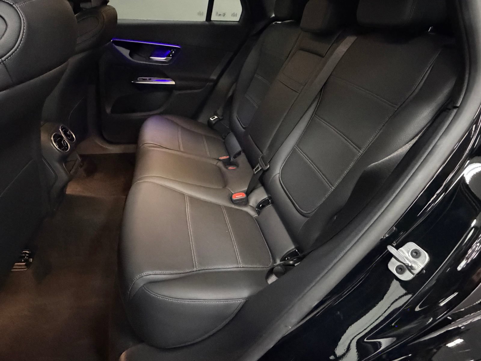 Used 2025 Mercedes-Benz GLC 350e 4MATIC image 40