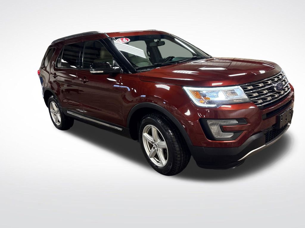 Used 2016 Ford Explorer XLT w/ Equipment Group 202A AWD/4WD image 8