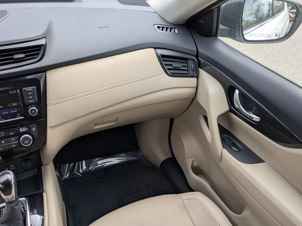 Used 2019 Nissan Rogue SL w/ Premium Package image 16