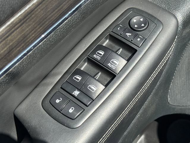 Used 2014 Jeep Grand Cherokee Overland w/ Advanced Technology Group AWD/4WD image 25