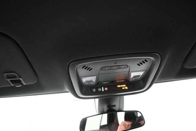 Used 2023 Chevrolet Traverse LT FWD image 12
