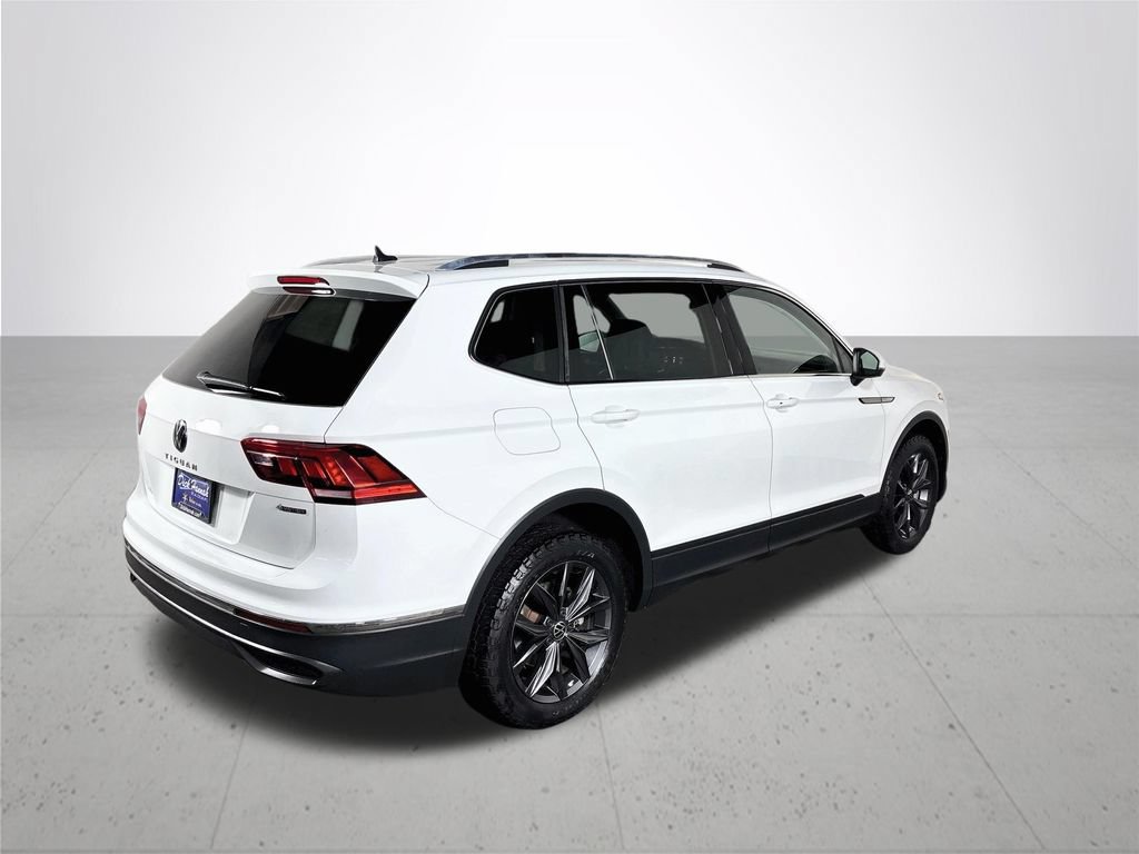 Certified 2022 Volkswagen Tiguan SE w/ Panoramic Sunroof Package AWD/4WD image 7