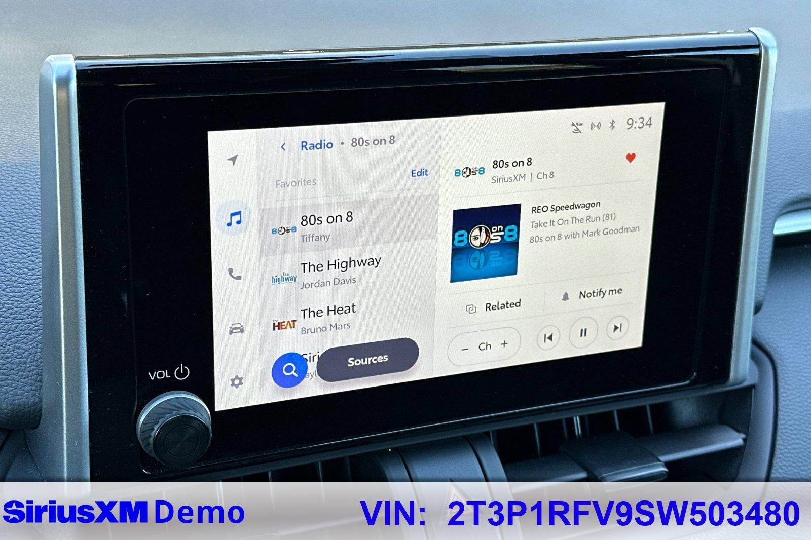 Used 2025 Toyota RAV4 XLE image 23