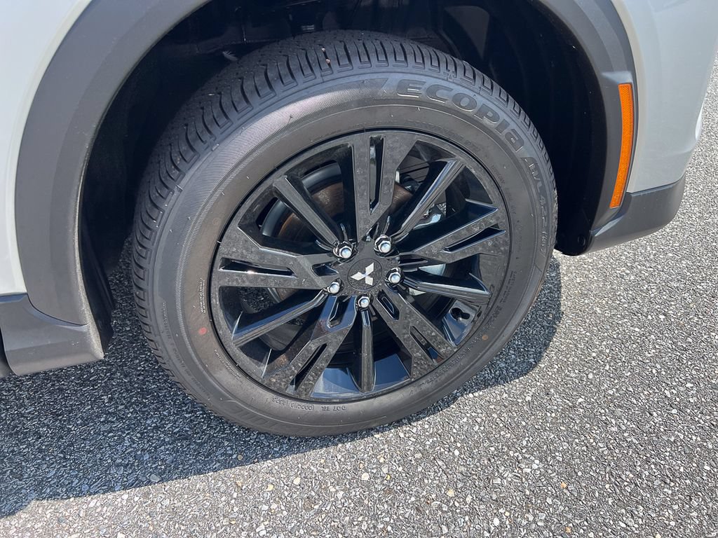 New 2026 Mitsubishi Eclipse Cross LE AWD/4WD image 9